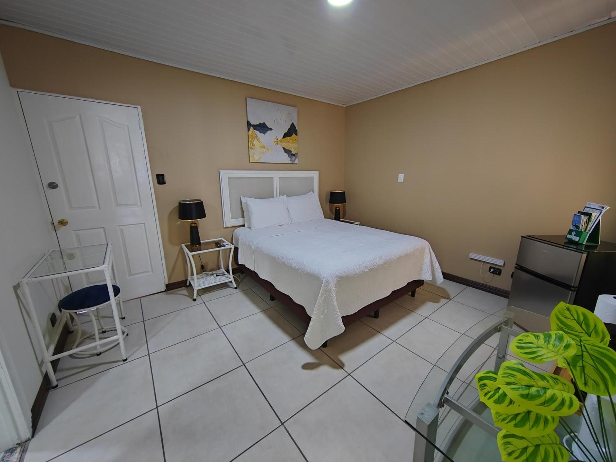Hotel Bamboo Aeropuerto Alajuela Bagian luar foto